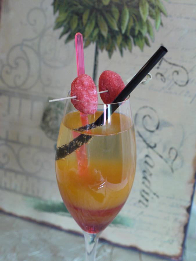 Le Chapeau Rouge Lusignan Exterior foto
